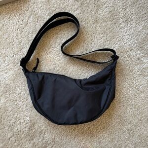 Uniqlo round mini crossbody in nylon